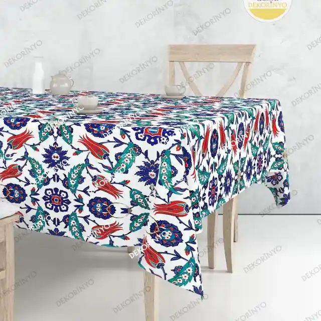 Modern Lale Baskılı Masa Örtüsü: Estetik ve Fonksiyonelliğin Buluşması
