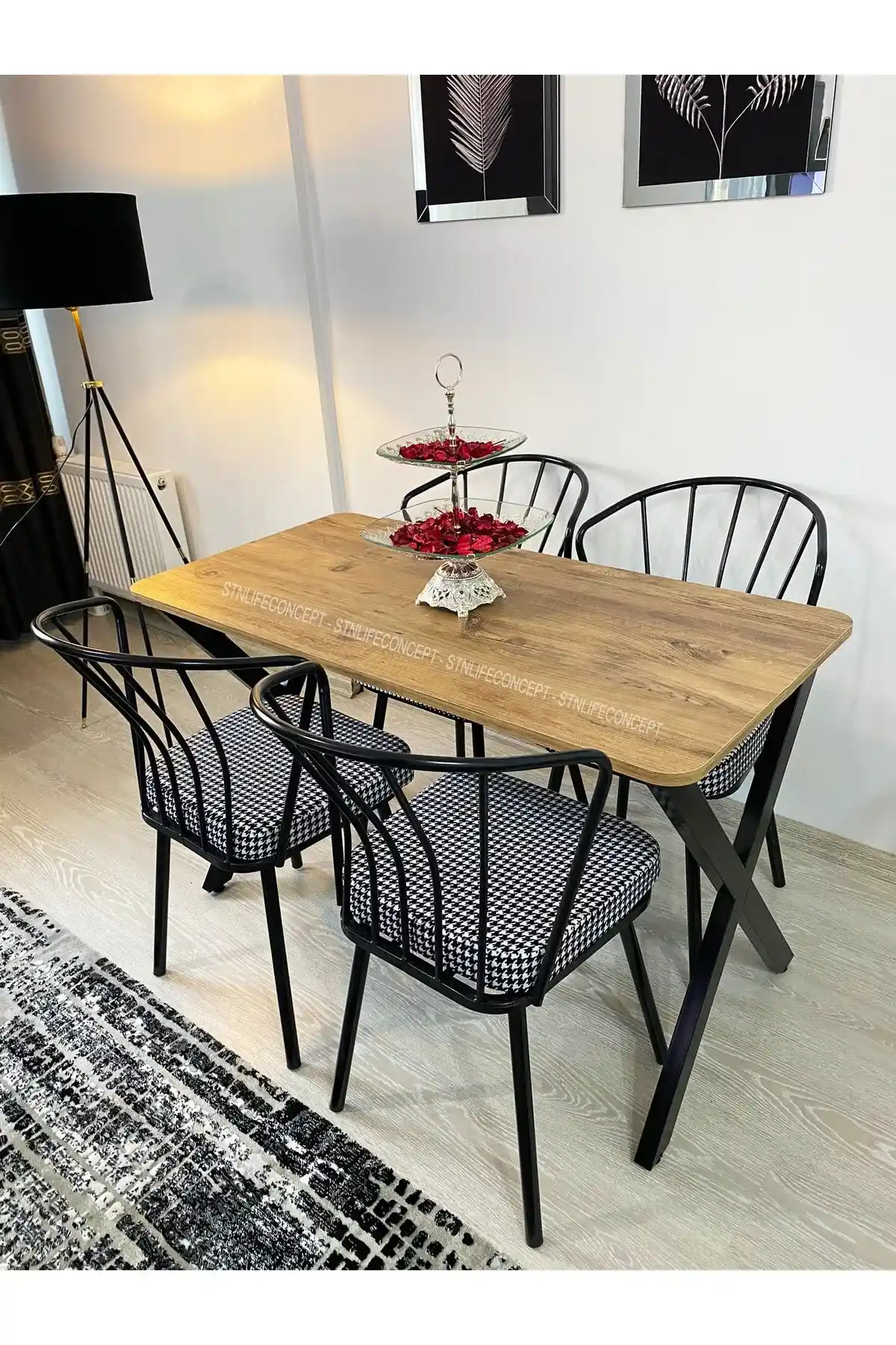 Modern Metal Yemek Masası Takımları: Estetik ve Dayanıklılığın Birleşimi