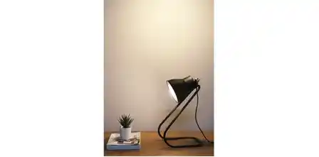 Modern Tasarıma Uygun Masa Lambası Seçimi ve Estetik Detaylar