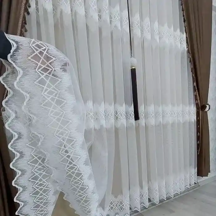 Modern Tül Perdeler: Estetik ve Kullanım Kolaylığı Sunan Dekorasyon Seçenekleri