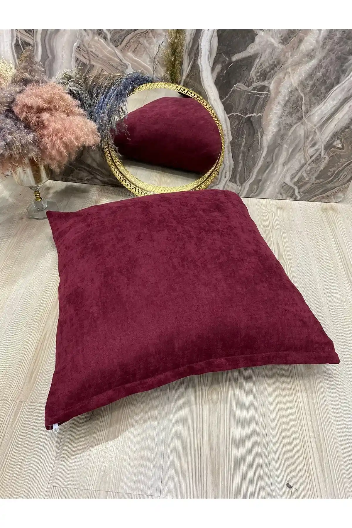 Modern ve Dayanıklı Kadife Kırlent Kılıfı ile Ev Dekorasyonunu Yenilemenin Yolları