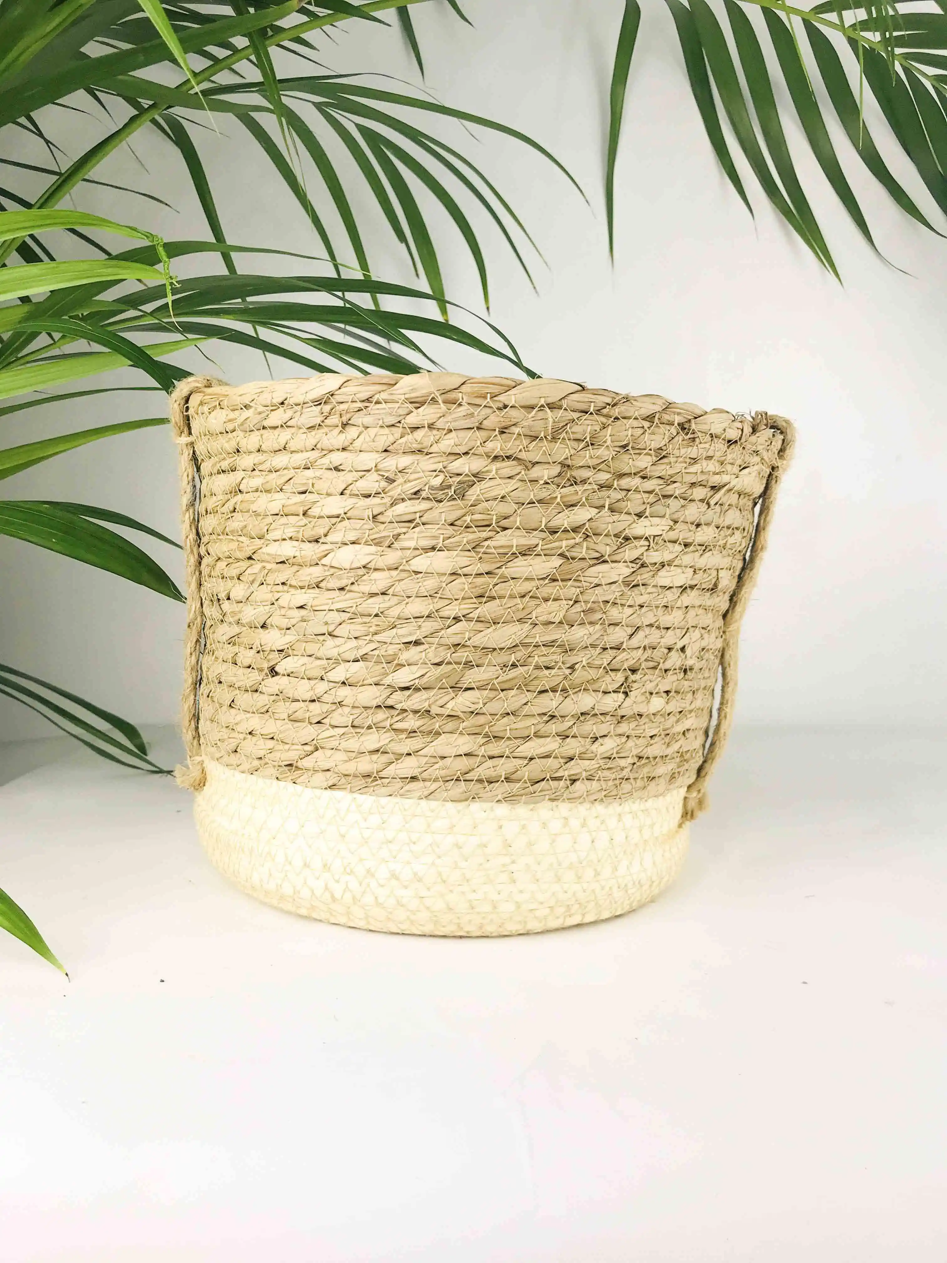 Modern ve Şık Doğal Malzemeli Hasır Sepetler: Estetik ve Fonksiyonellik Bir Arada