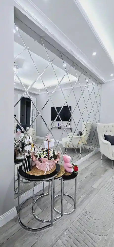 Modern ve Şık Duvar Aynası Dekorasyonu İpuçları ve Tasarım Önerileri