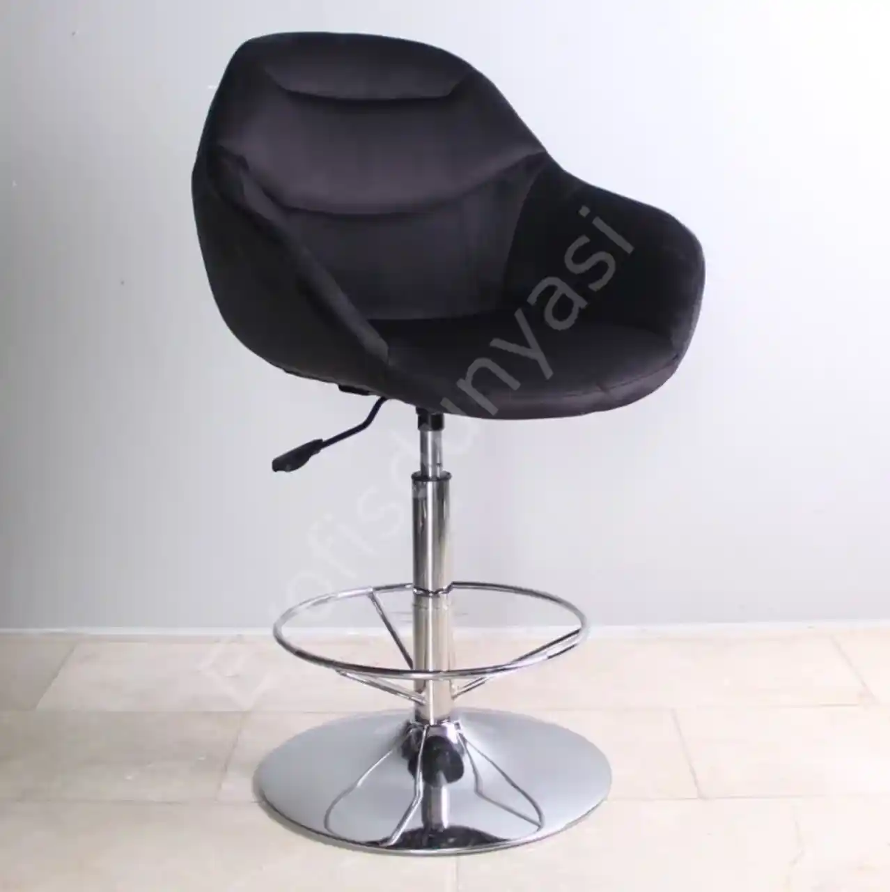 Modern yaşam alanları için minimalist ve ergonomik bar sandalyesi tasarım özellikleri