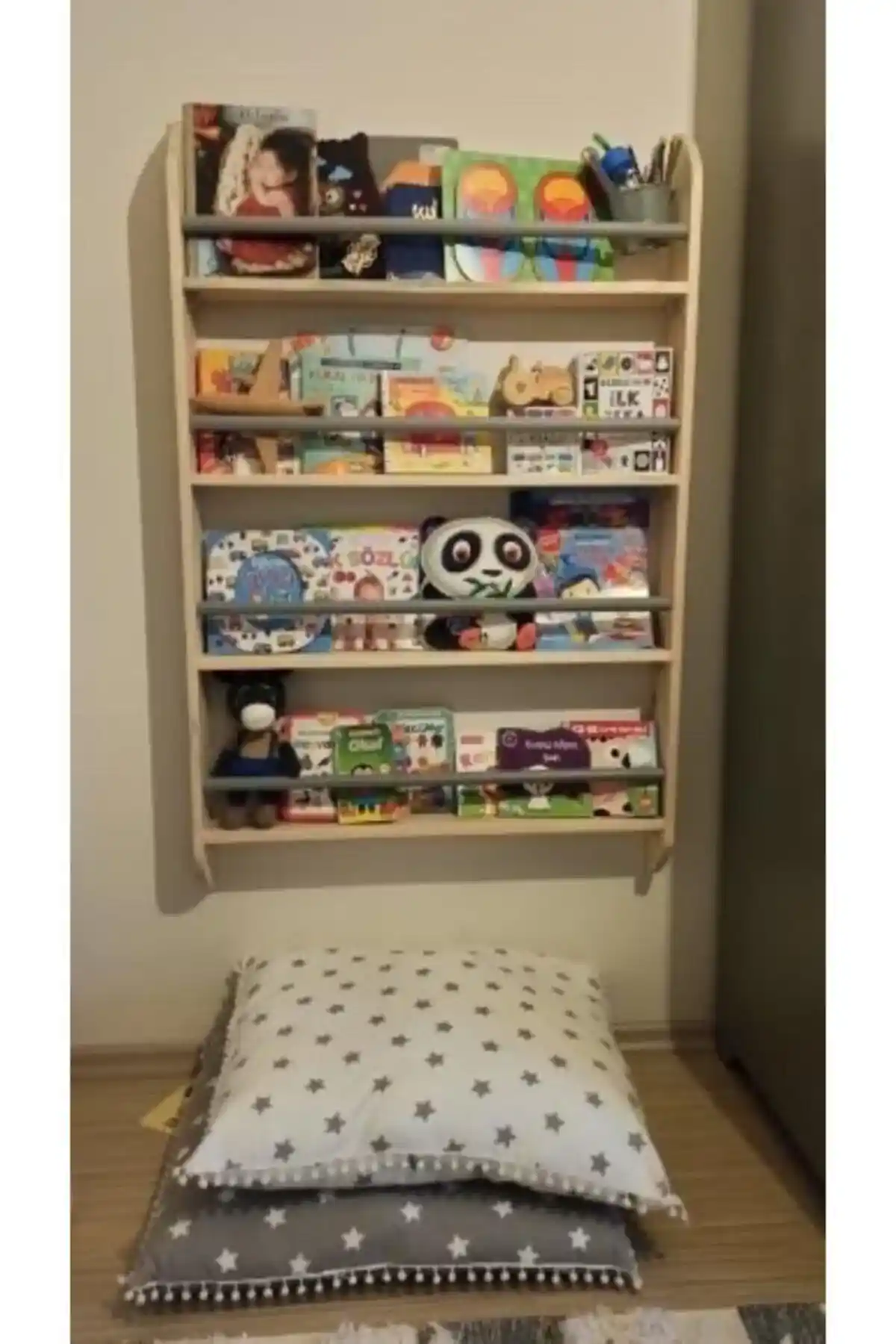 Montessori Kitaplık Tasarımları: Cam ve Yuvarlak Çıtalar Arasındaki Farklar ve Tercihler