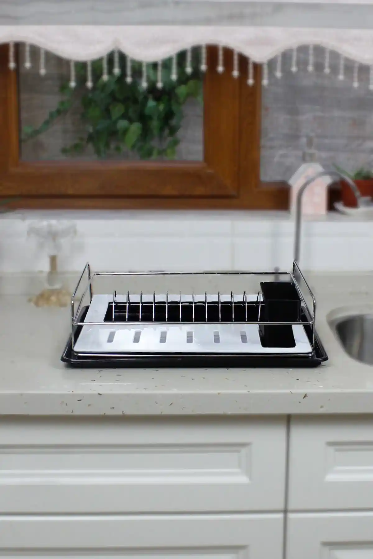 Mutfak Düzeninde Estetik ve Fonksiyonellik Sağlayan Bulaşıklık Sepetleri Çeşitleri ve Kullanım İpuçları