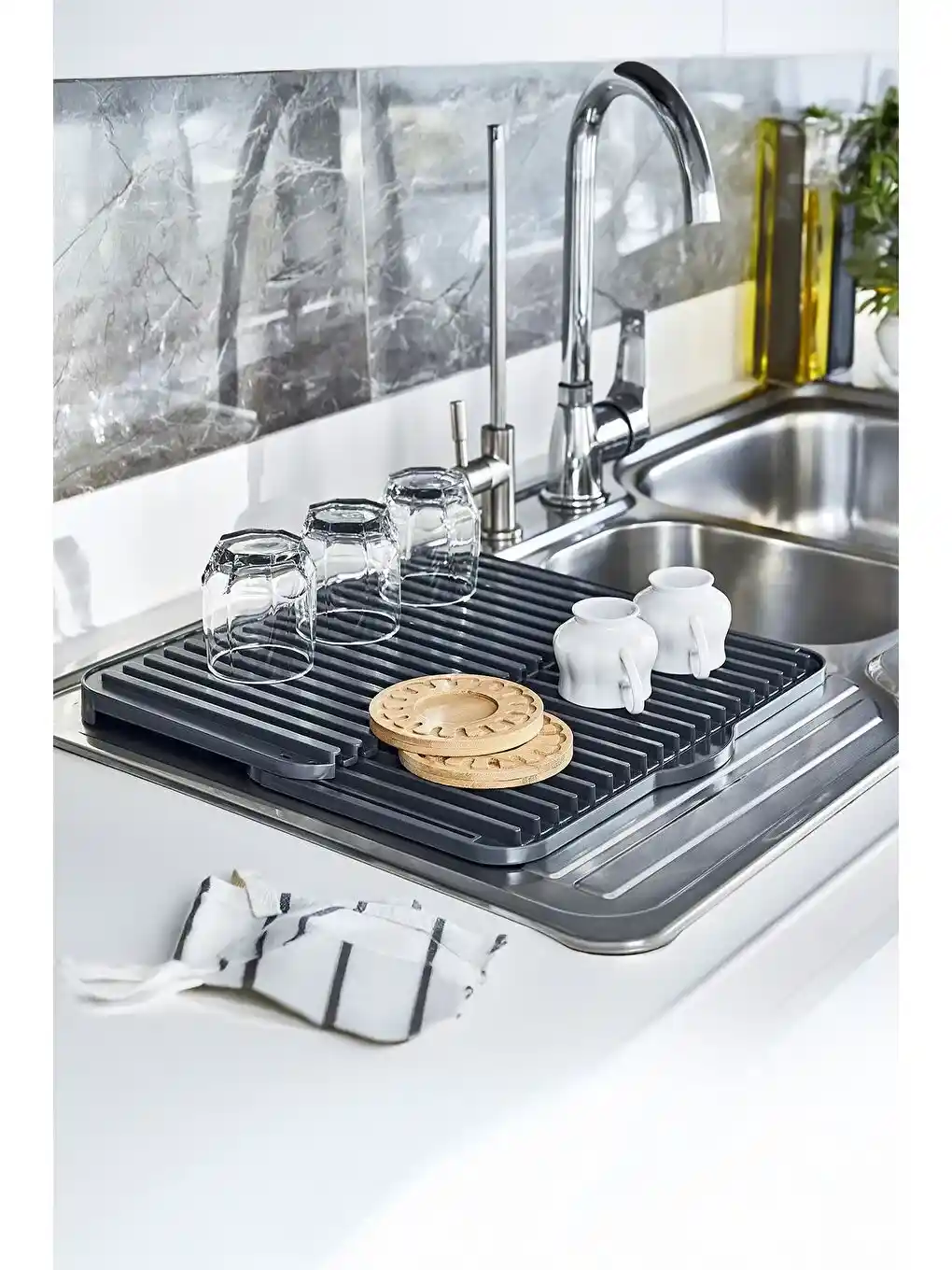 Mutfak Düzeninde Pratiklik Sağlayan Bulaşık Tepsileri ve Özellikleri