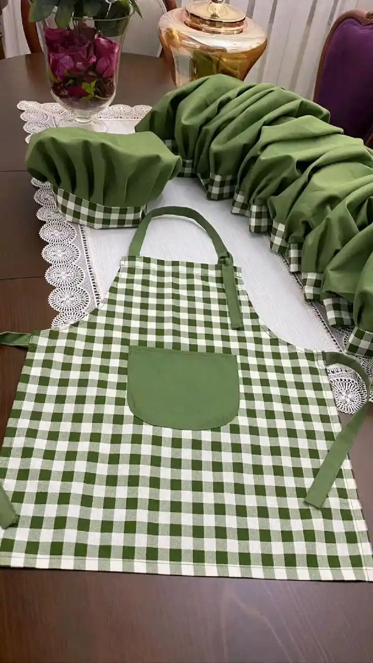 Mutfak Önlükleri: Estetik ve İşlevselliği Bir Arada Sunan Modern Çözümler