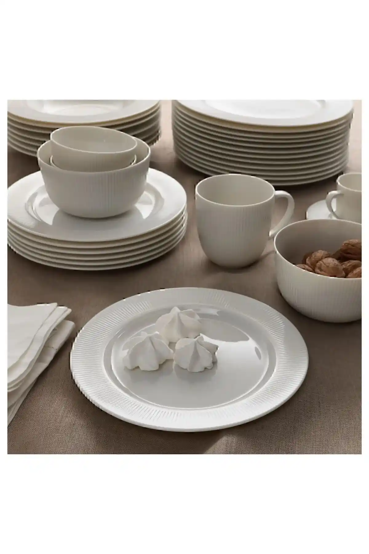 Ofantligt Serisi: Modern ve Elegant Porselen Tasarımıyla Ev Dekorasyonuna Zarif Dokunuş