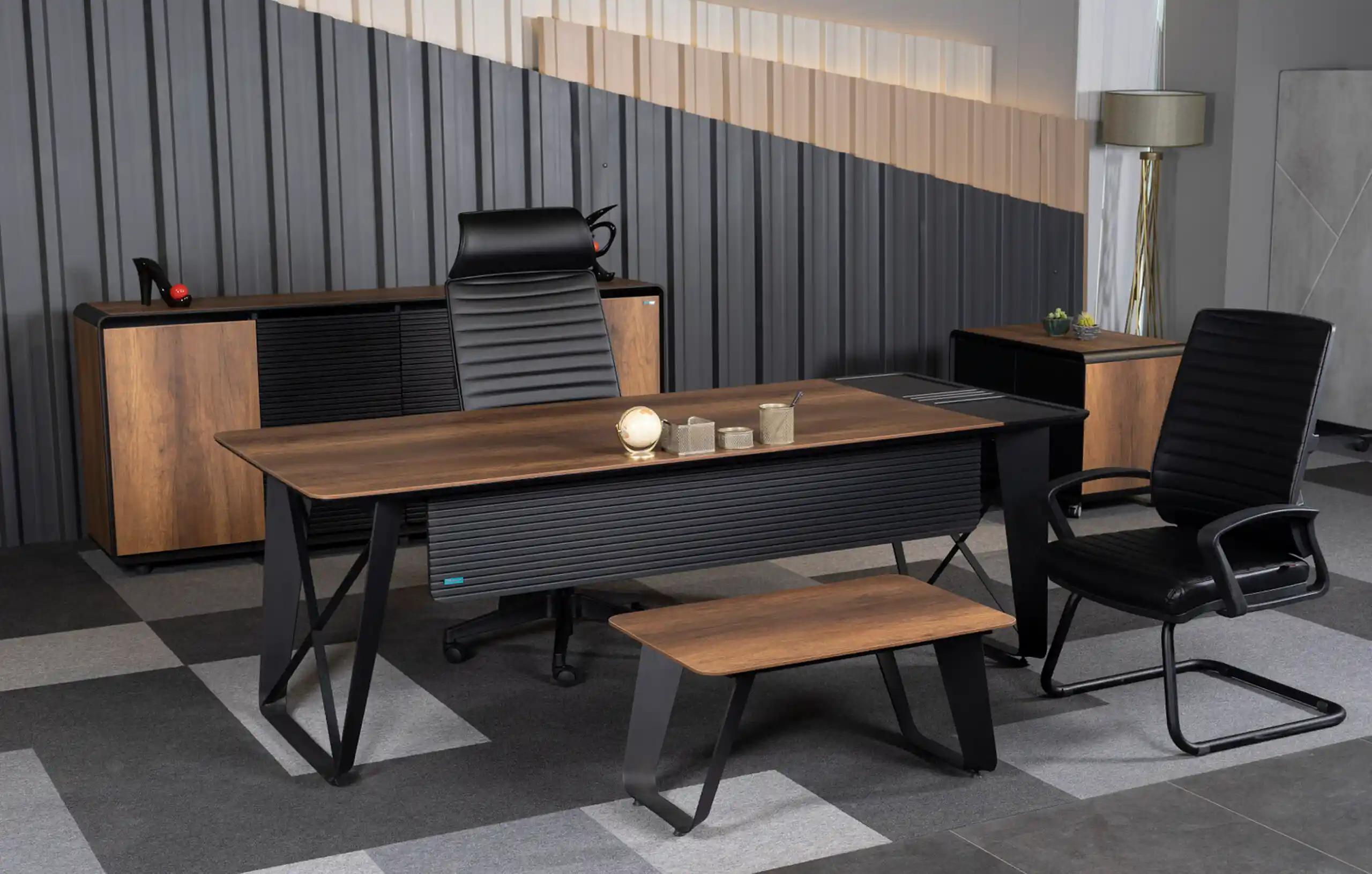 Ofis Masası Üstü Konforlu Koltuklar: Ergonomik Tasarım ve Malzeme Kalitesi