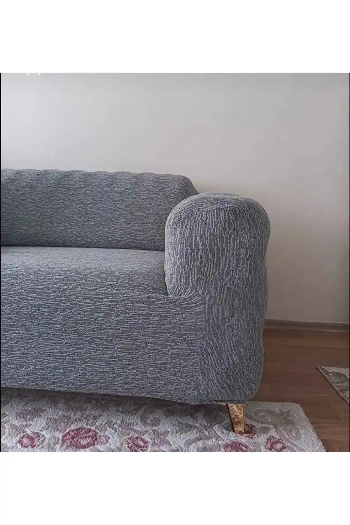 Oturma Odası Dekorasyonunda Jakarlı Koltuk Örtülerinin Estetik ve Koruyucu Rolü