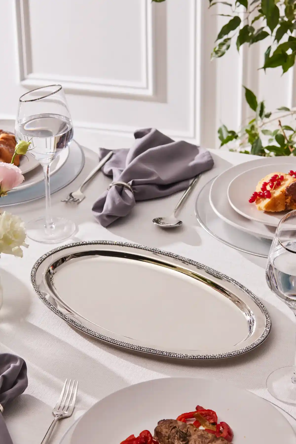 Oval Tepsi Kullanımıyla Hızlı ve Şık Dekorasyon Çözümleri Nasıl Yapılır