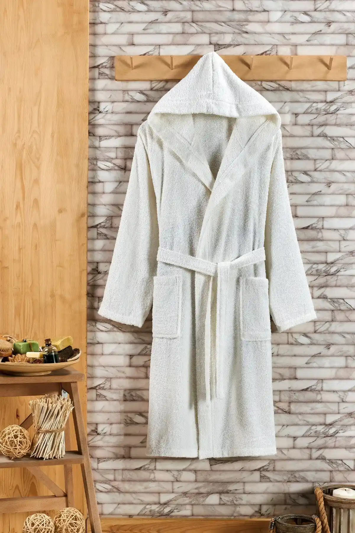 Pamuk Kapüşonlu Bornozlar: Konfor ve Fonksiyonellik İçin En İyi Seçenekler