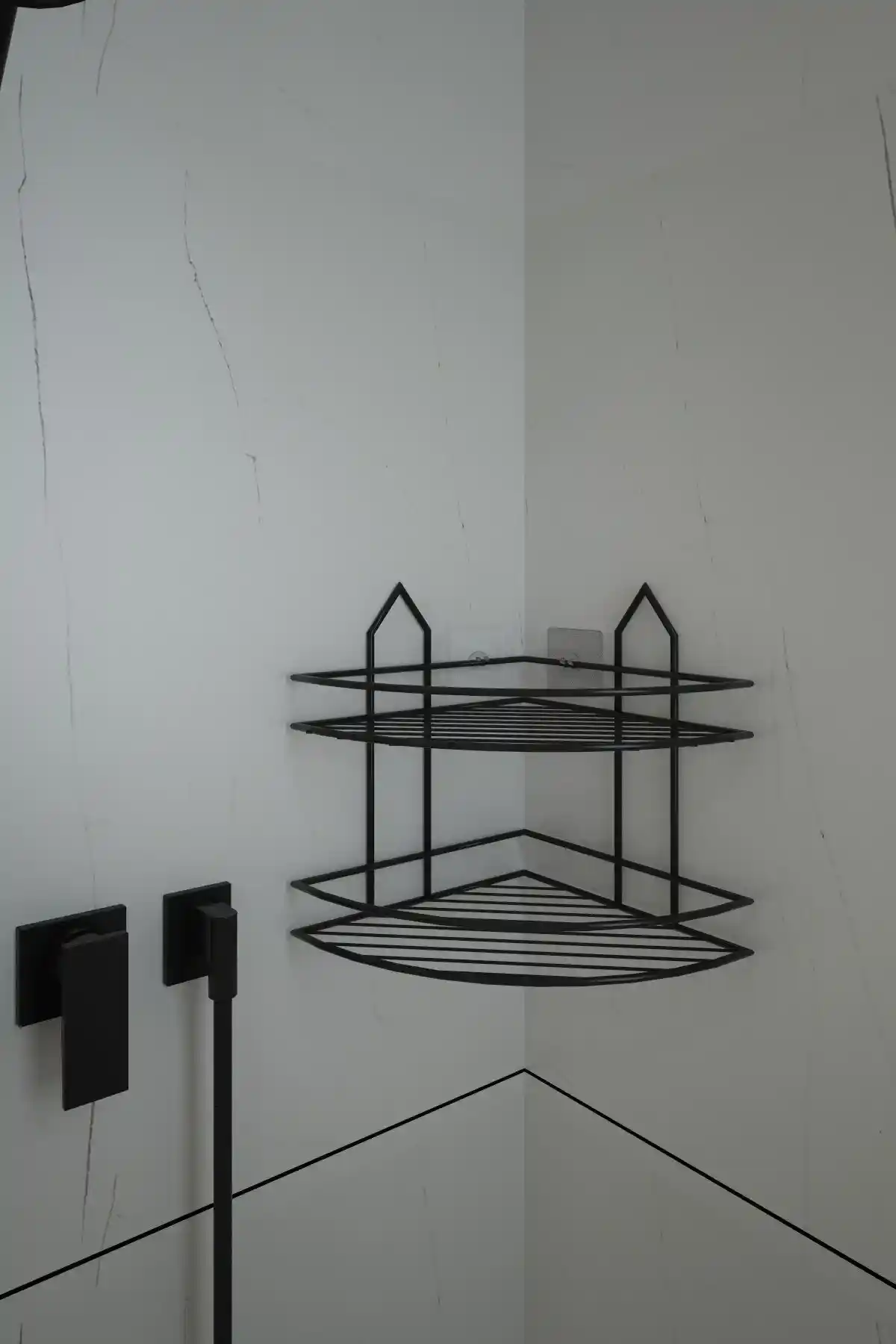 Paslanmaz Siyah Banyo Köşeliği: Modern ve Dayanıklı Banyo Dekorasyonunun Vazgeçilmezi