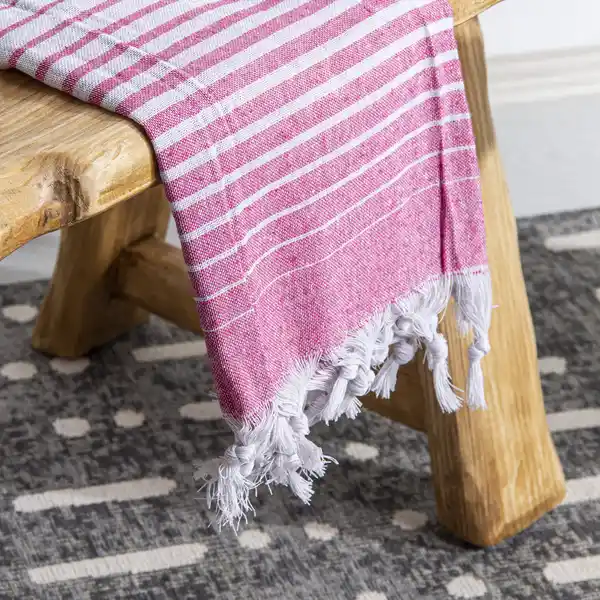 Pembe Ev ve Plaj Pestemal: Doğal Malzemelerle Estetik ve Fonksiyonellik