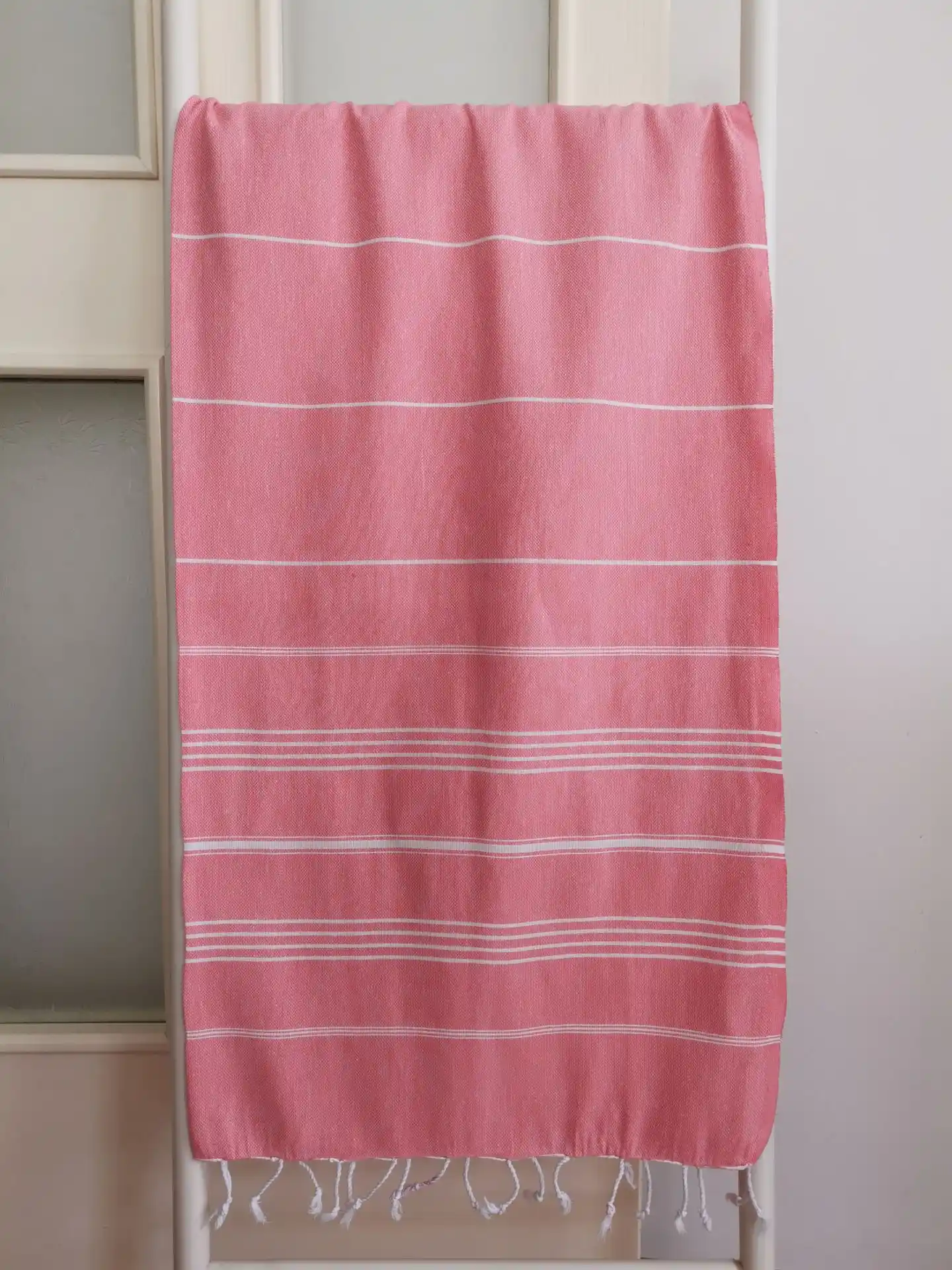 Pembe Renkli Ev Dekorasyonu ve Pestemal Kullanımının Avantajları