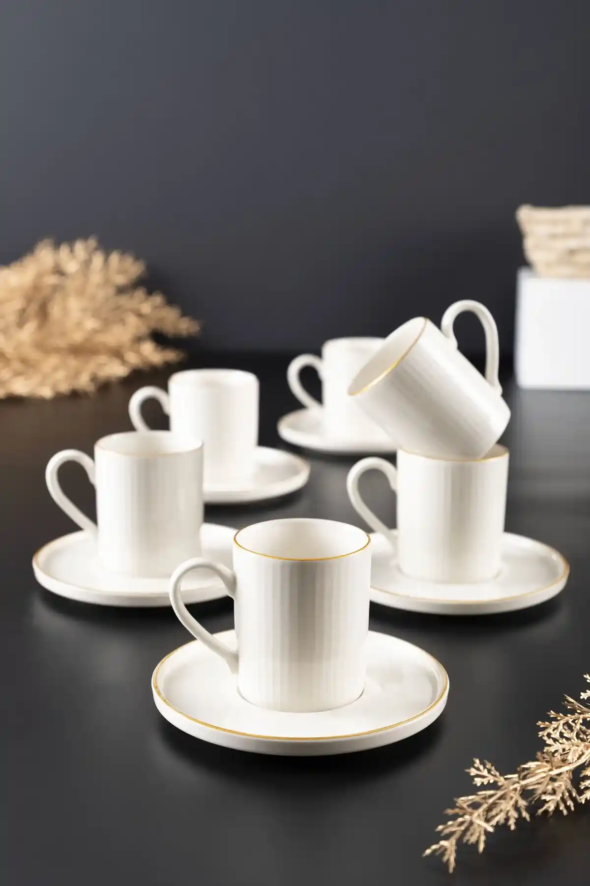 Porselen Fincan Dekorasyonunda Zarif ve Şık Yaklaşımlar ve Uygulama İpuçları