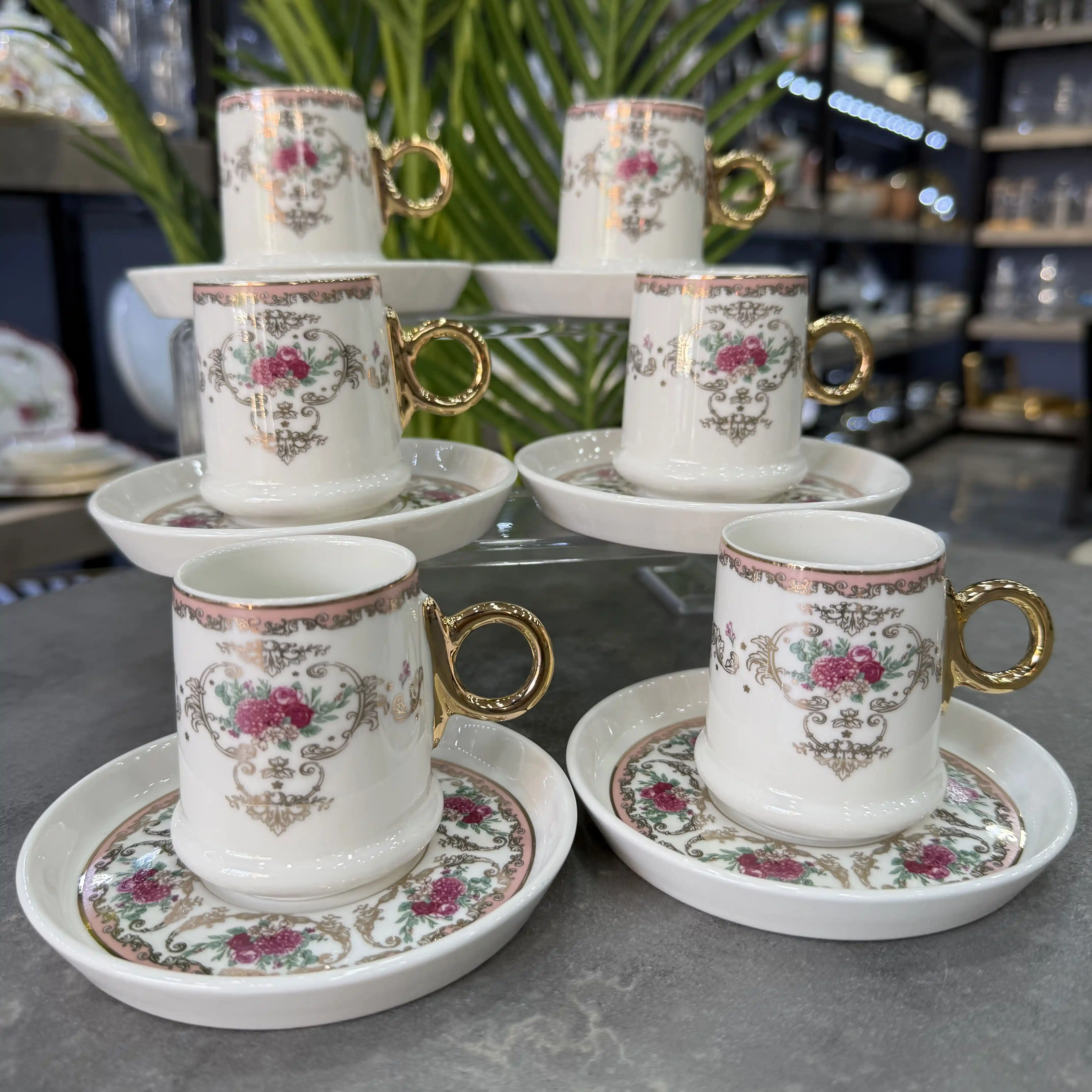 Porselen Fincan Setleri ile Dekorasyonda Zarif ve Fonksiyonel Çözümler