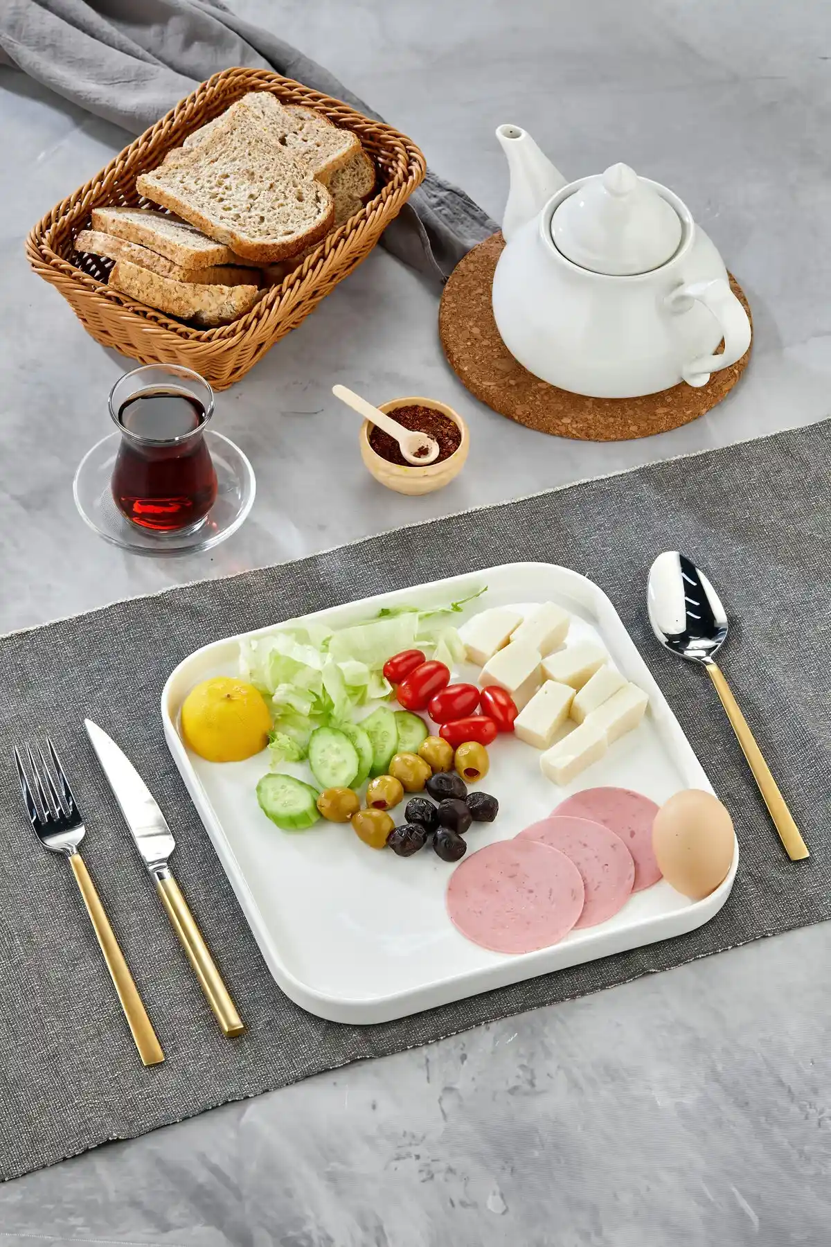 Porselen Servis Tabağı Seçenekleri ve Güncel Trendler Hakkında Bilgiler