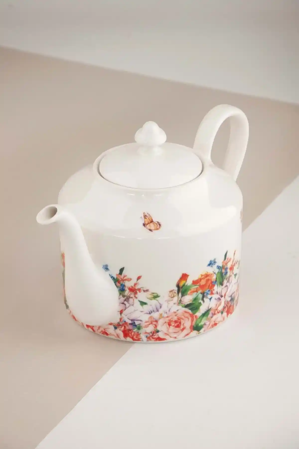 Porselen Ürünlerin Dekoratif ve Fonksiyonel Kullanım Alanları Ev Dekorasyonunda