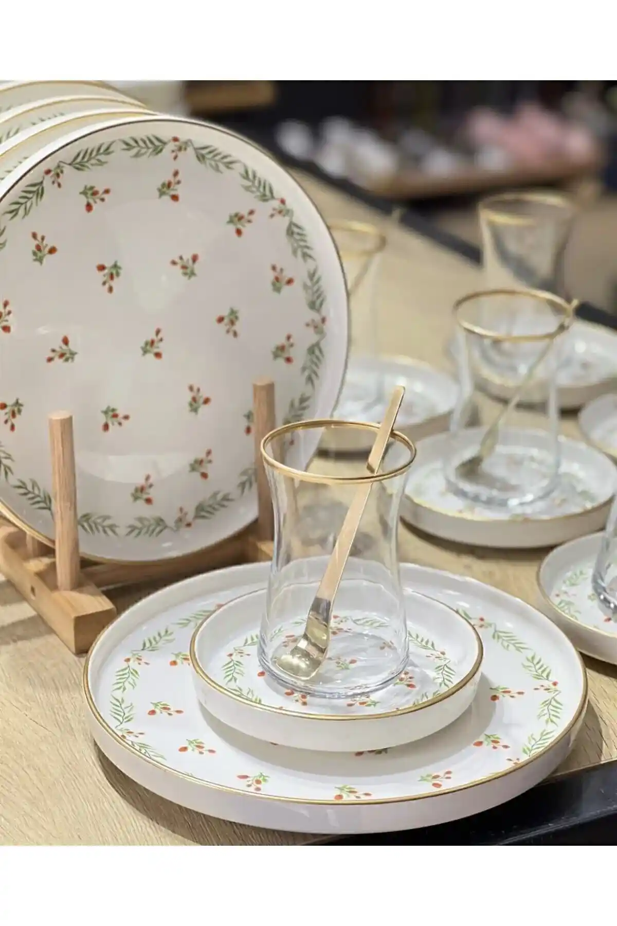 Pratik ve Dekoratif Çay Saati Tabakları: Estetik ve Fonksiyonellik Bir Arada