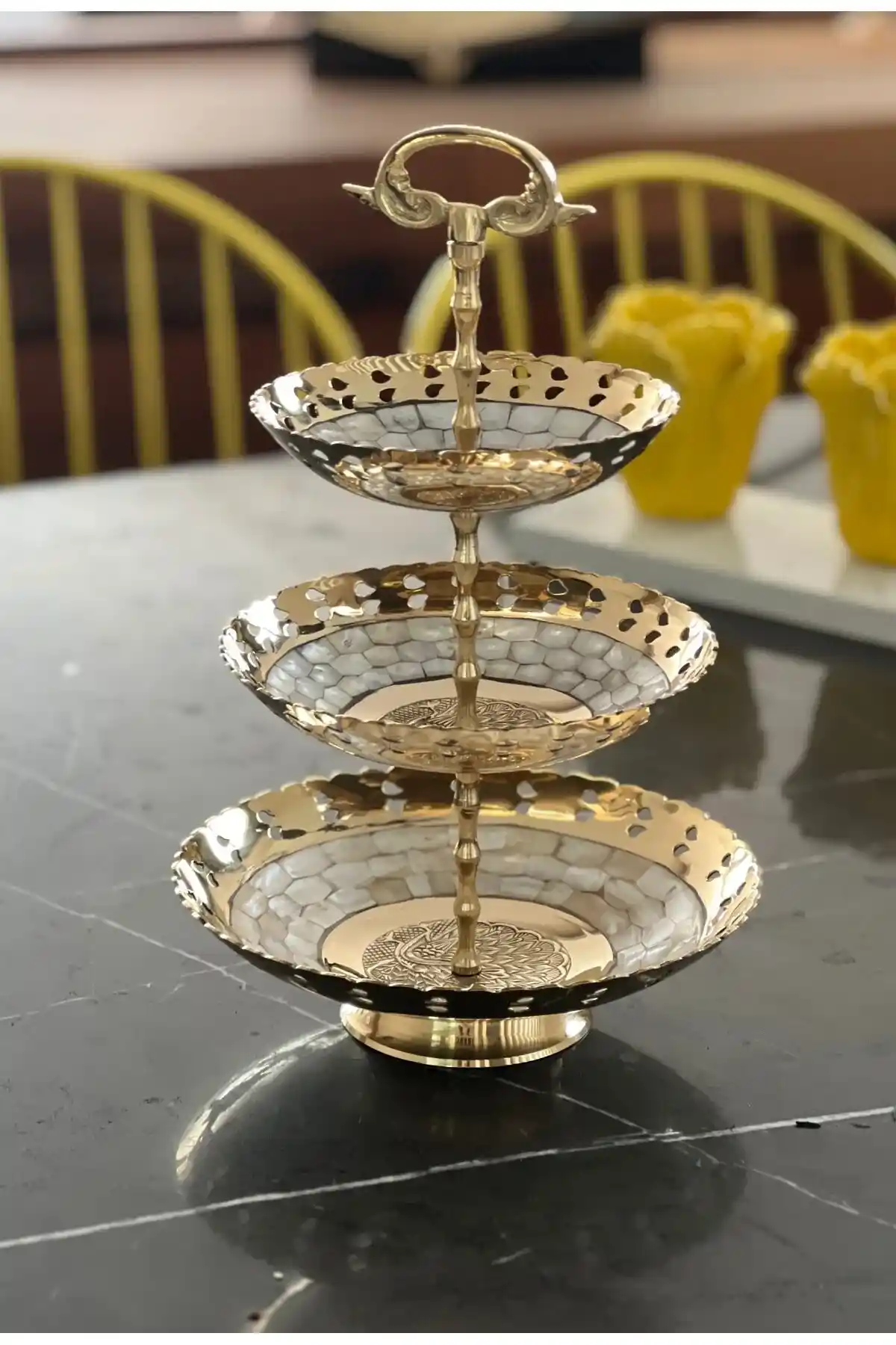 Pratik ve Estetik 3 Katlı Şekerlikler: Günlük Kullanım ve Dekoratif Çözümler