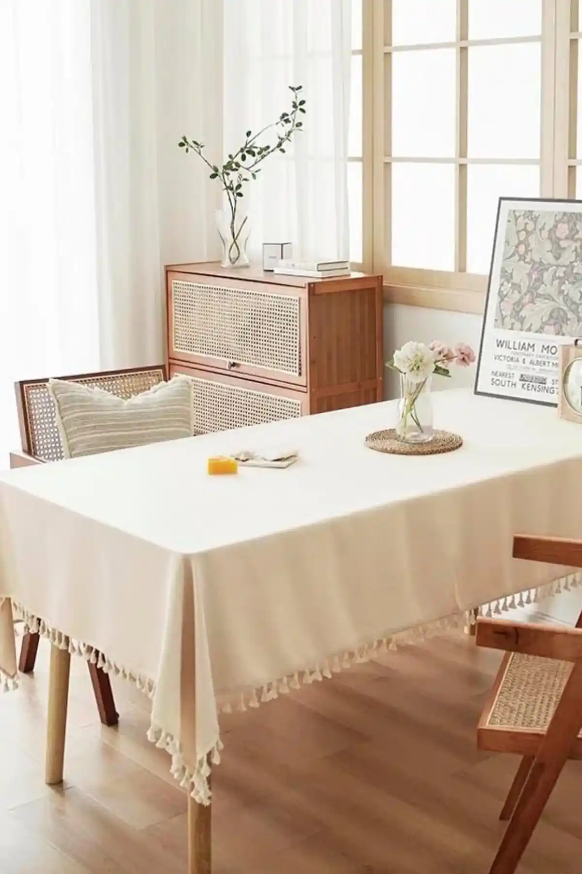 Püsküllü Keten Masa Örtüsü Tasarımı: Doğallık ve Şıklığın Modern Buluşması