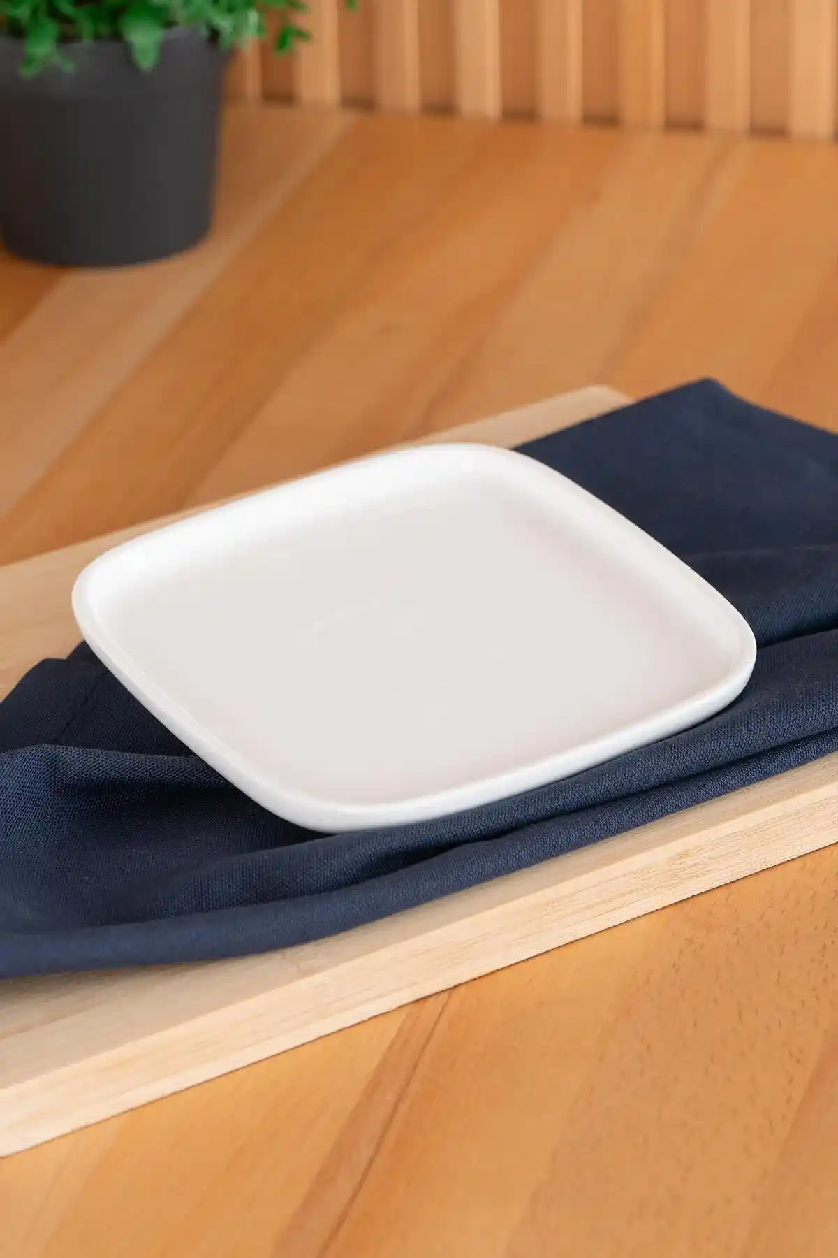 Sağlıklı ve Güvenilir BPA Free Servis Tabağı Seçimi ve Malzeme Standartları