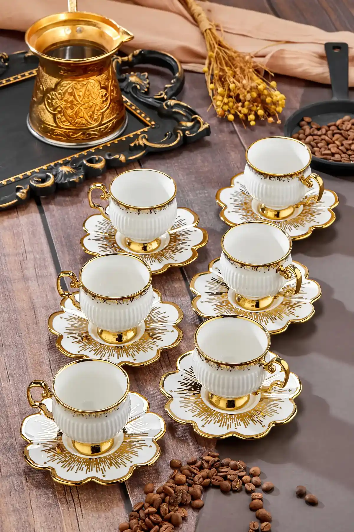 Şık Altın Kahve Fincan Setleri: Lüks ve Estetiğin Buluşması Ev Dekorasyonunda