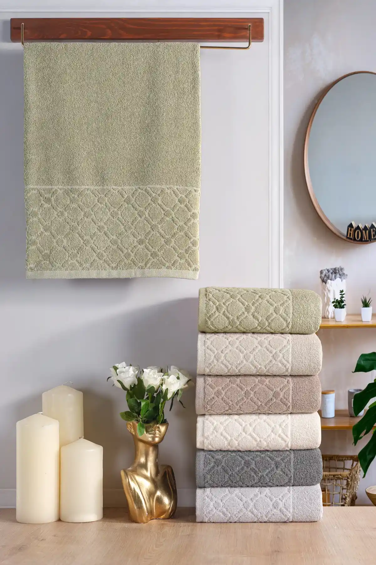 Şık Banyo Aksesuarları ve Kadife Havlular ile Modern ve Zarif Dekorasyon Fikirleri