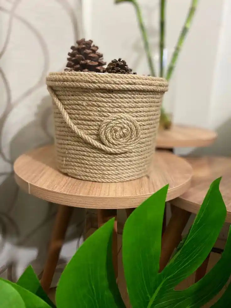 Şık Saksı Sepetleri ile Ev ve Ofis Dekorasyonunda Estetik ve Fonksiyonellik