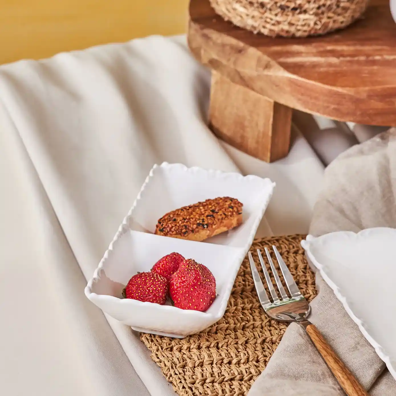 Şık ve Fonksiyonel Ayaklı Cerezlikler: Ev Dekorasyonunda Zarif ve Pratik Çözümler