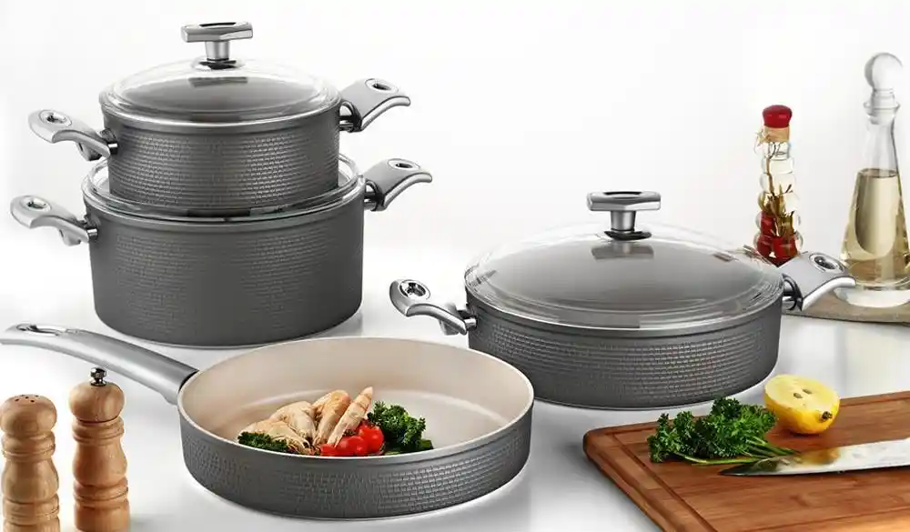 Şık ve Fonksiyonel Mutfak Dekorasyonu İçin Tencere ve Gereç Seçenekleri