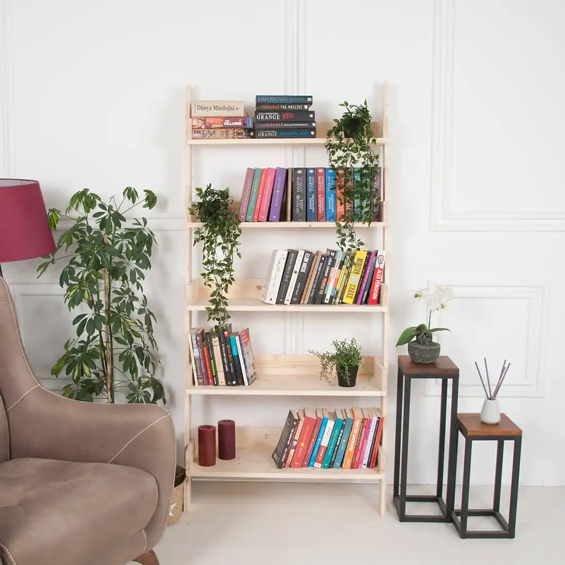 Sırtlıklı Kitap Rafları: Tasarım, Kullanım ve Trendler Hakkında Güncel Bilgiler