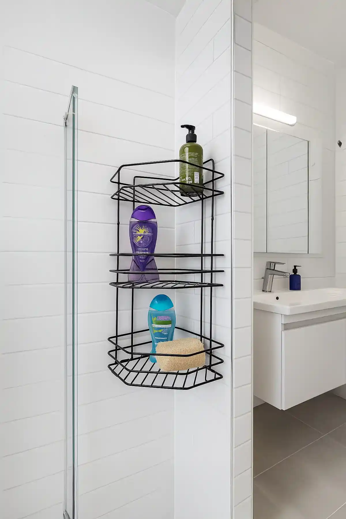 Siyah Banyo Köşeliği: Modern Tasarım ve Dayanıklılığıyla Fonksiyonel Bir Aksesuar