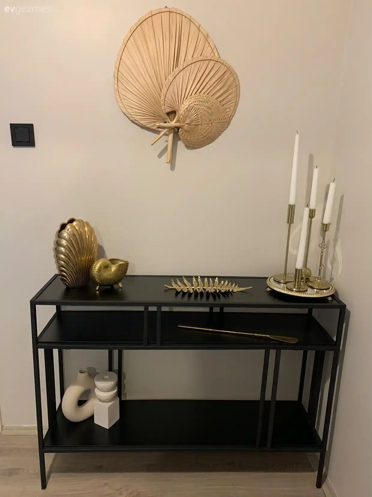 Siyah Renkli Dekoratif Şemsiye ve Şemsiyelikler ile Modern Ev Dekorasyonu