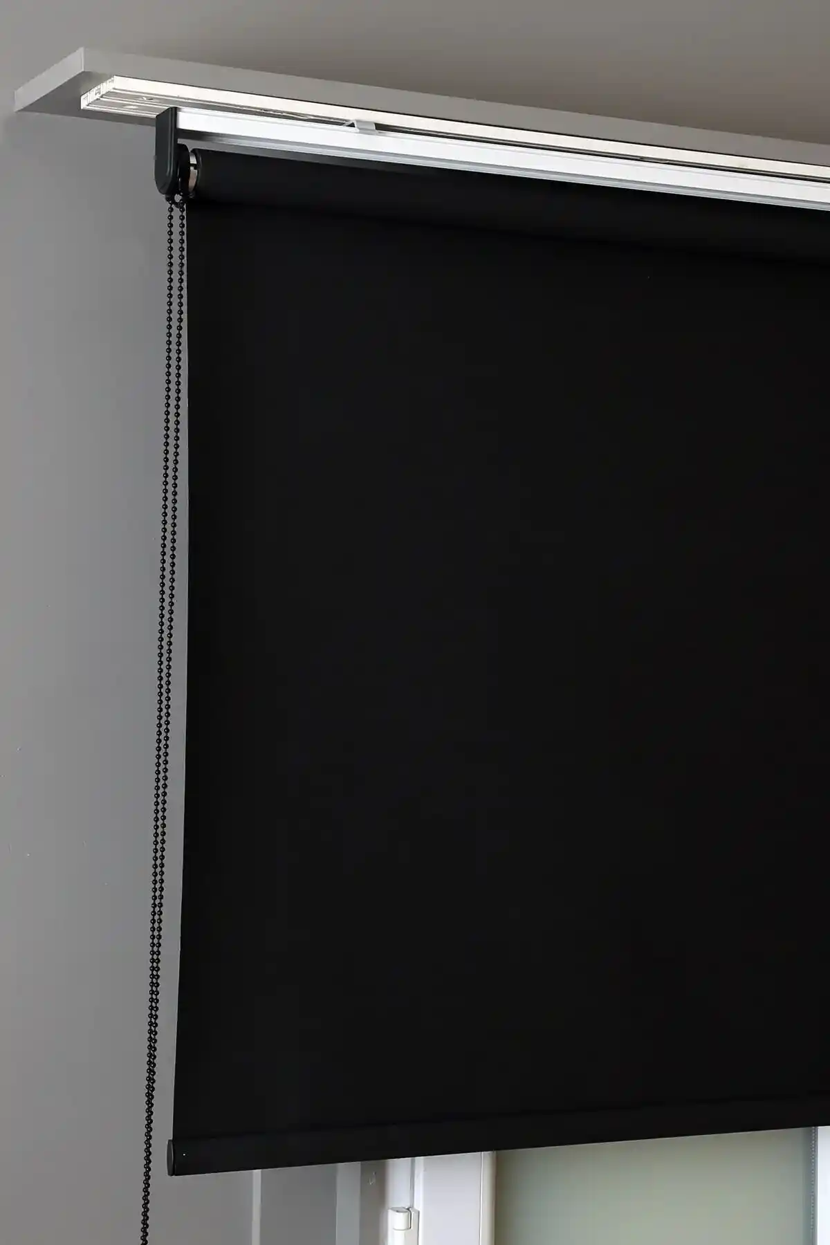 Siyah Stor Perdeler ile Modern ve Şık Ev Dekorasyonu İçin En İyi Seçenekler