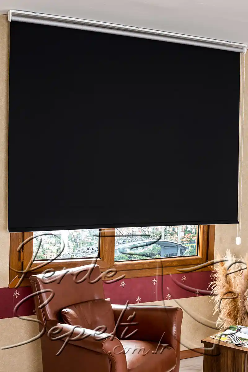 Siyah Stor Perdeler ile Modern ve Şık Ev Dekorasyonunda Fonksiyonellik ve Estetik