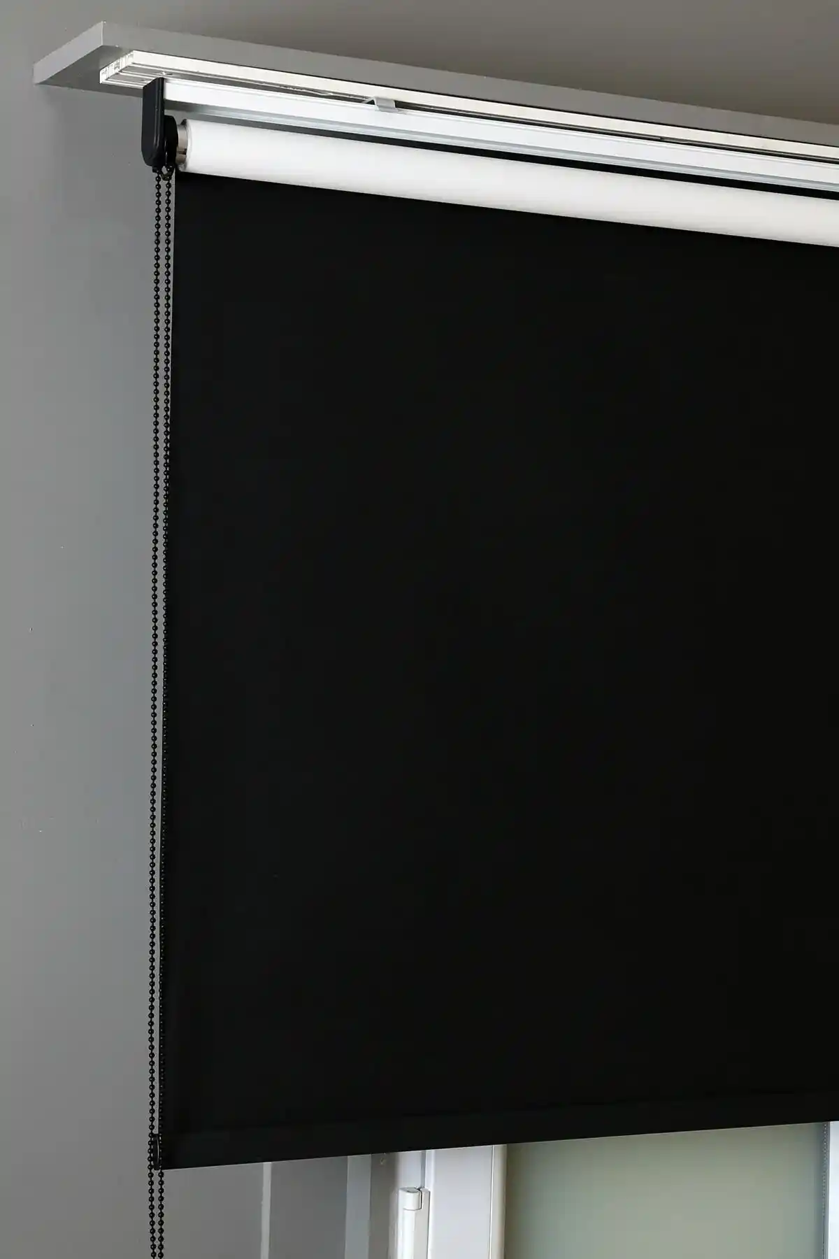 Siyah Stor Perdeler: Modern Dekorasyon İçin Estetik ve Fonksiyonel Çözümler