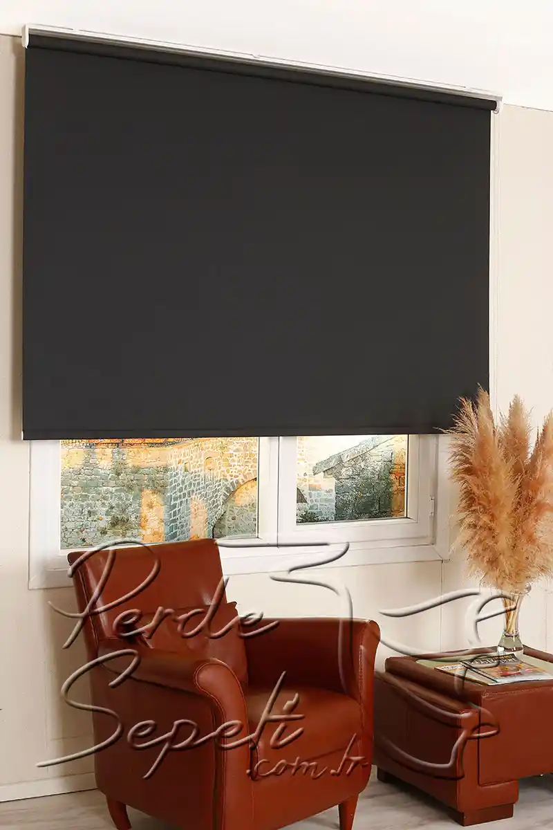 Siyah Stor Perdeler: Modern ve Fonksiyonel Ev Dekorasyonunda Şık Bir Seçenek