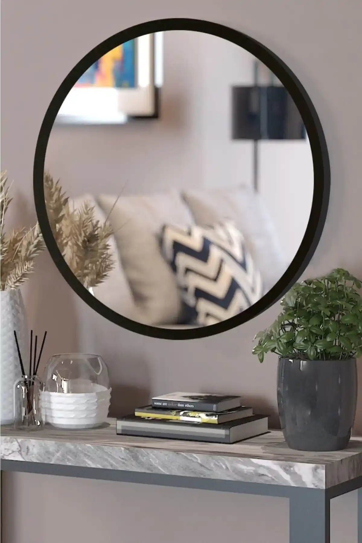 Siyah Yuvarlak Duvar Aynaları ile Mekânlara Modern ve Şık Dokunuşlar