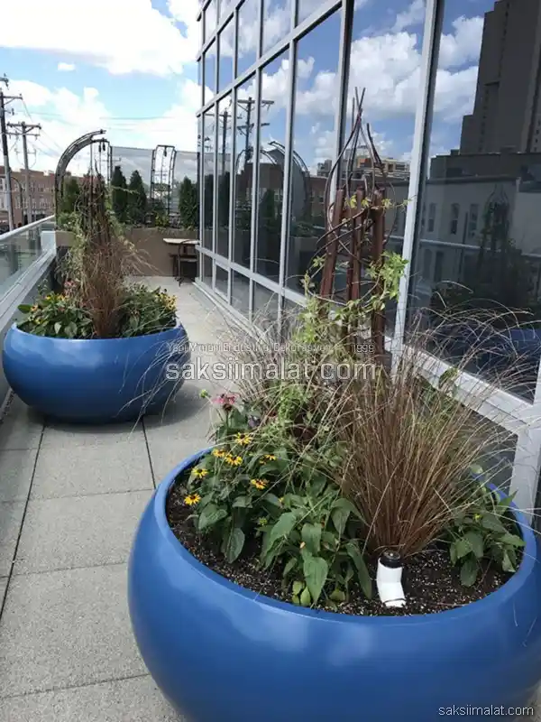 Tombik Saksılar ile Balkon ve Teras Dekorasyonunda Estetik ve Fonksiyonellik Rehberi