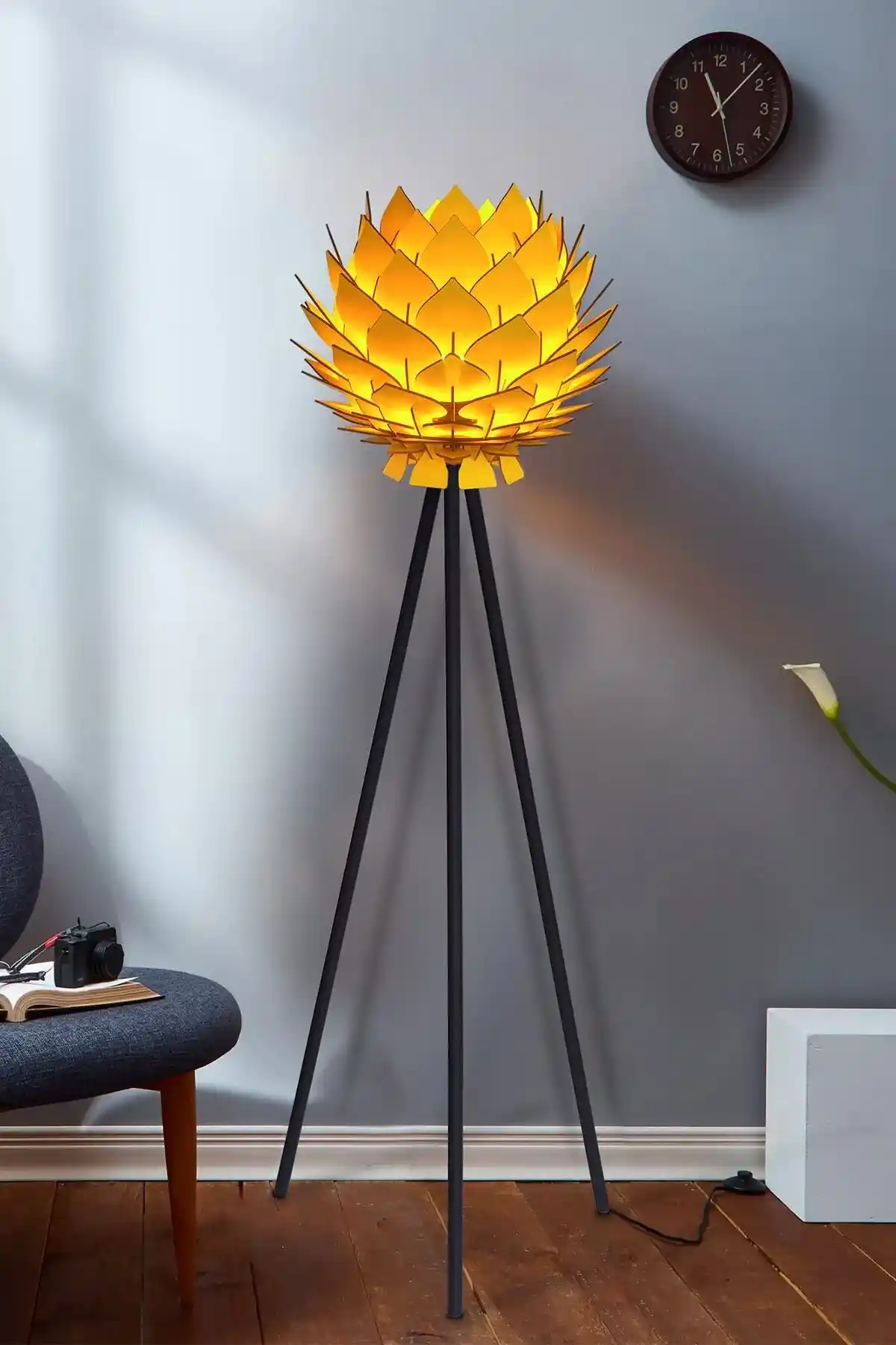 Tripod Ayaklı Modern Lambalar: Estetik ve Fonksiyonellik ile Ev Dekorasyonunu Zenginleştirir