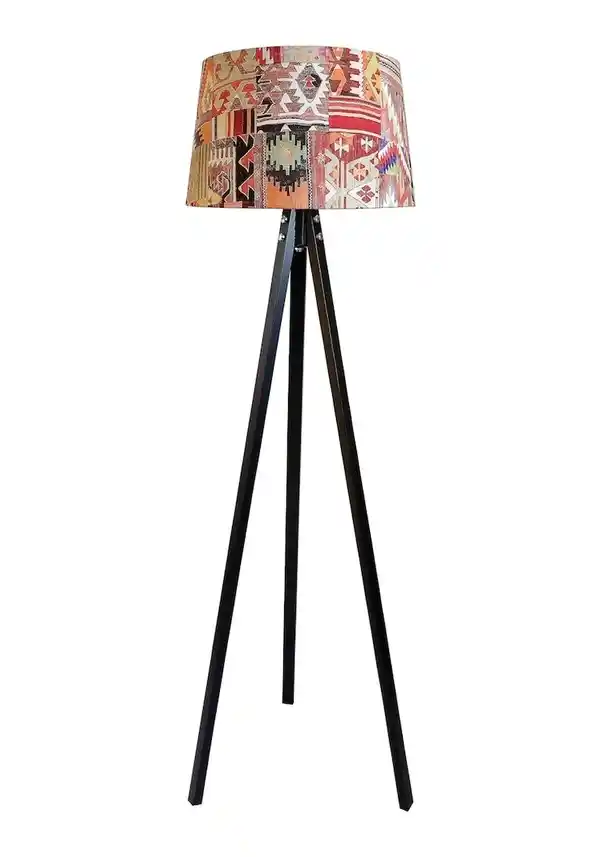 Tripod Lambalar: Modern İç Mekan Dekorasyonunda Estetik ve Fonksiyonellik