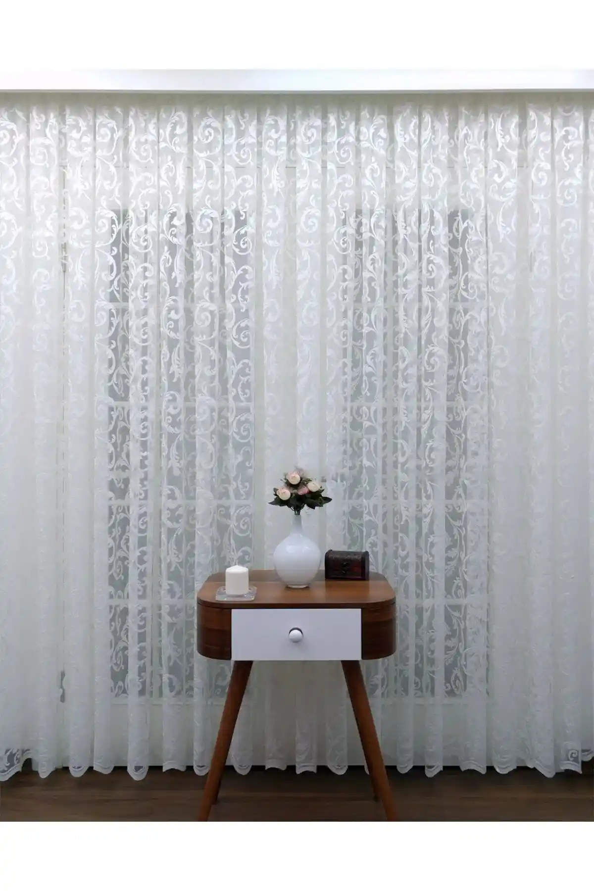 Tül Perdeler: Ev Dekorasyonunda Estetik ve Pratik Çözümler Sunan Hafif Perdeler