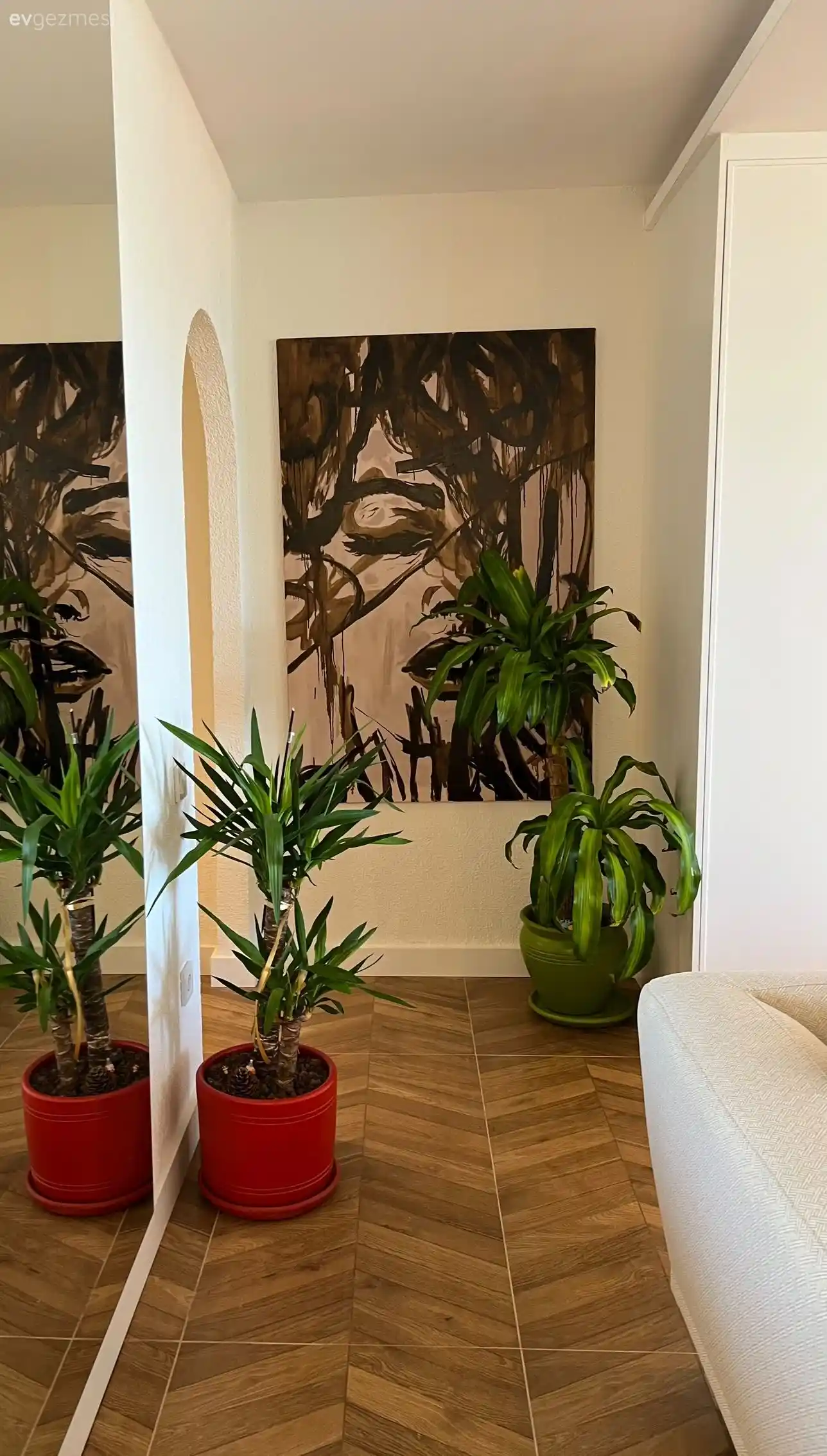 Uzun Saksı Seçimi ve Kullanımıyla Ev Dekorasyonunu Geliştirme Rehberi