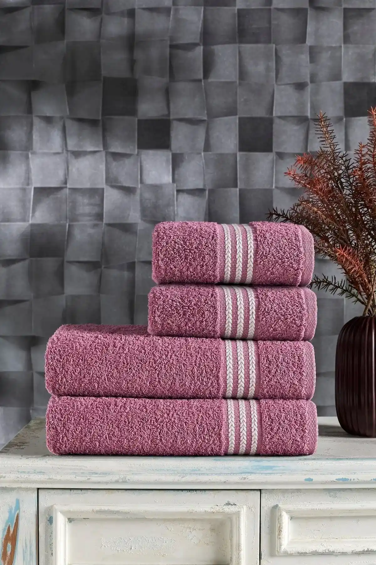 Verónica Havlu Setleri: Fonksiyonellik ve Estetiği Bir Arada Sunan Ev Dekorasyon Ürünü