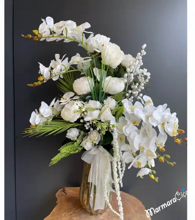 Yapay Çiçeklerin Modern İç Mekan Dekorasyonundaki Estetik ve İşlevsel Rolü