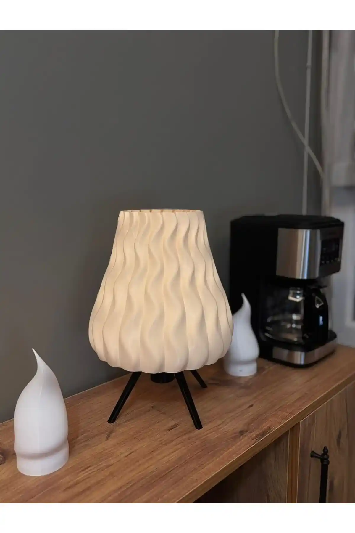 Yatak Odası Dekorasyonunda Şık Abajur Seçimi ve Estetik Uyum Sağlama Rehberi