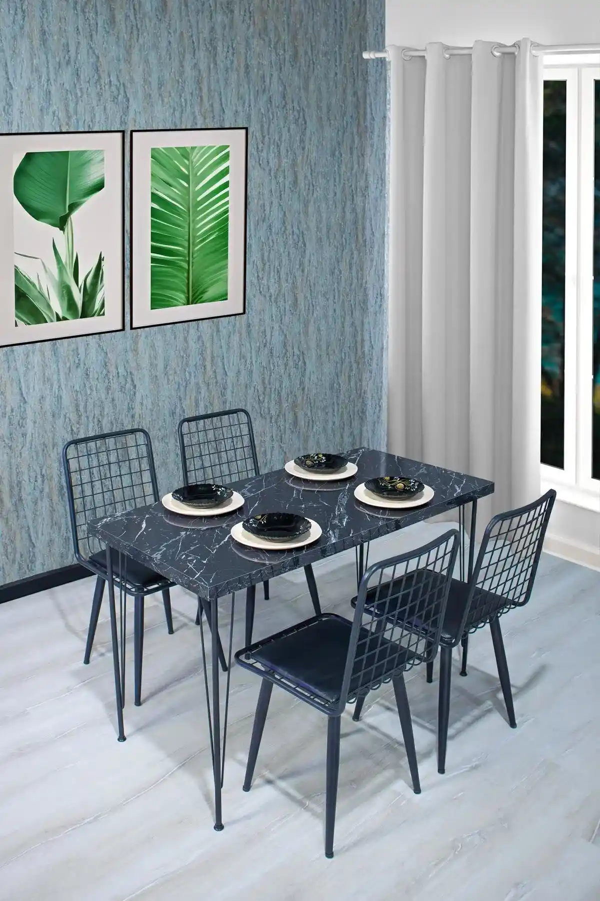 Yılz Metal Yemek Masası: Dayanıklı ve Modern Tasarımıyla Ev Dekorasyonuna Şıklık Katar